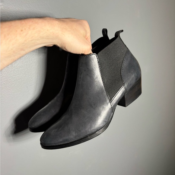 Aquatalia Fiona Black Leather Bootie Women’s Size 9 - Picture 2 of 8